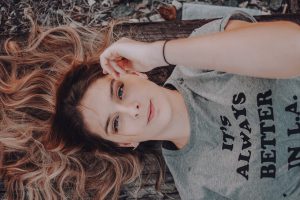 Top 5 Naturalne sposoby, aby pozbyć się zaskórników i trądziku